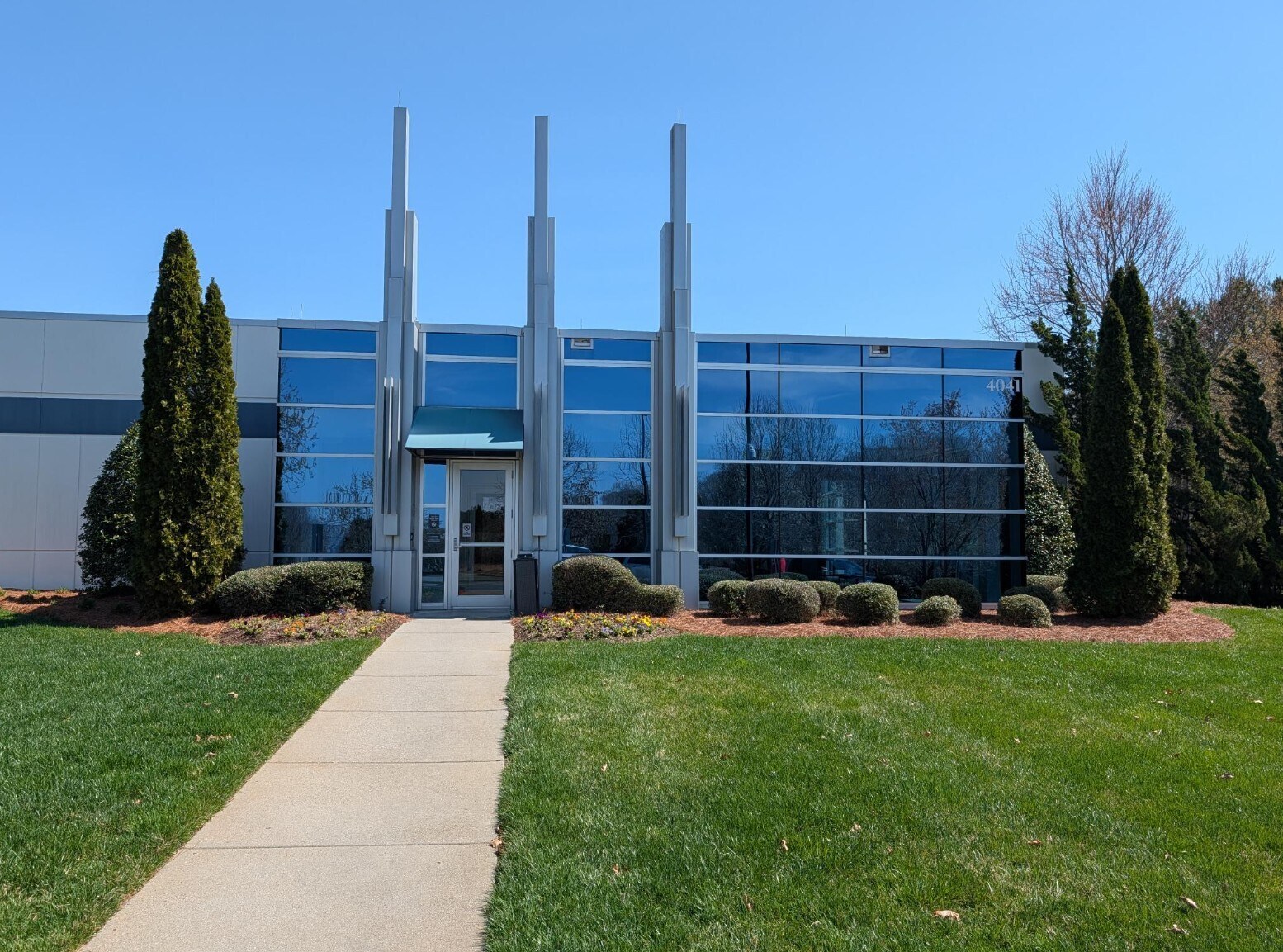 4041 Business Park Cir, Winston-Salem, NC à vendre Photo de l’immeuble– Image 1 sur 6