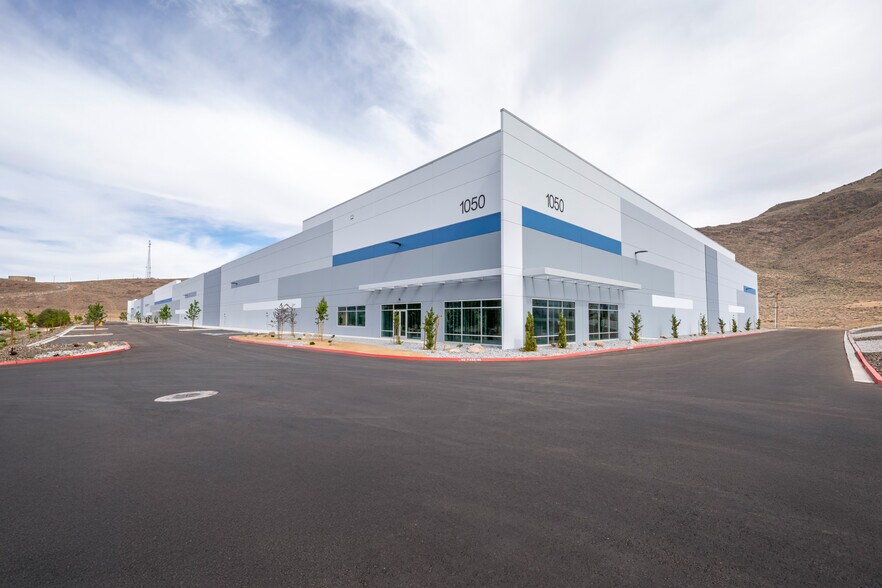 1050 Waltham Way, Sparks, NV à louer - Photo de l’immeuble – Image 1 sur 14