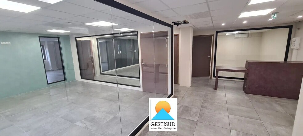 Bureau dans Aubagne à louer - Photo de l’immeuble – Image 1 sur 4