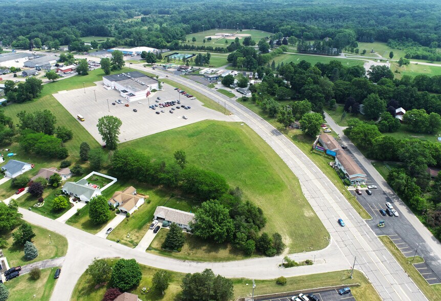 3264 N Adrian Hwy, Adrian, MI à vendre - Photo de l’immeuble – Image 2 sur 21