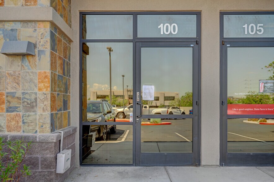 6088 S Durango Dr, Las Vegas, NV à vendre - Photo de l’immeuble – Image 3 sur 55