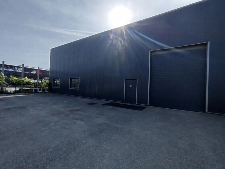 Local d’activités dans Villeneuve-Tolosane à louer - Photo de l’immeuble – Image 2 sur 8