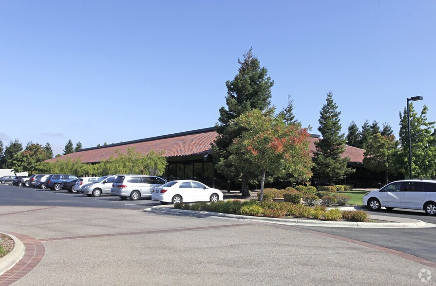 6539 Dumbarton Cir, Fremont, CA à louer - Photo de l’immeuble – Image 2 sur 7