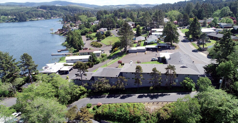 3456 NE West Devil's Lake Rd, Lincoln City, OR à vendre - Photo de l’immeuble – Image 3 sur 9