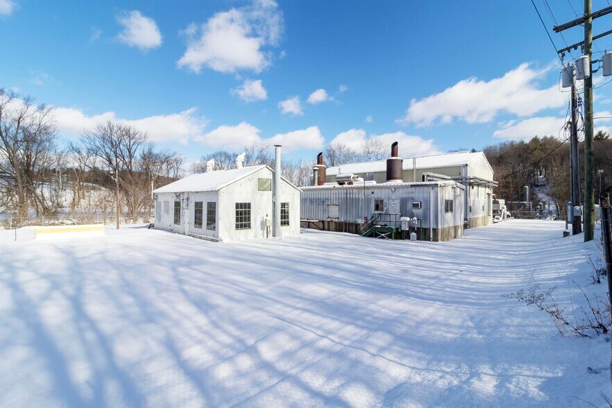141 Elm Dr, Waynesburg, PA à vendre - Photo de l’immeuble – Image 1 sur 8