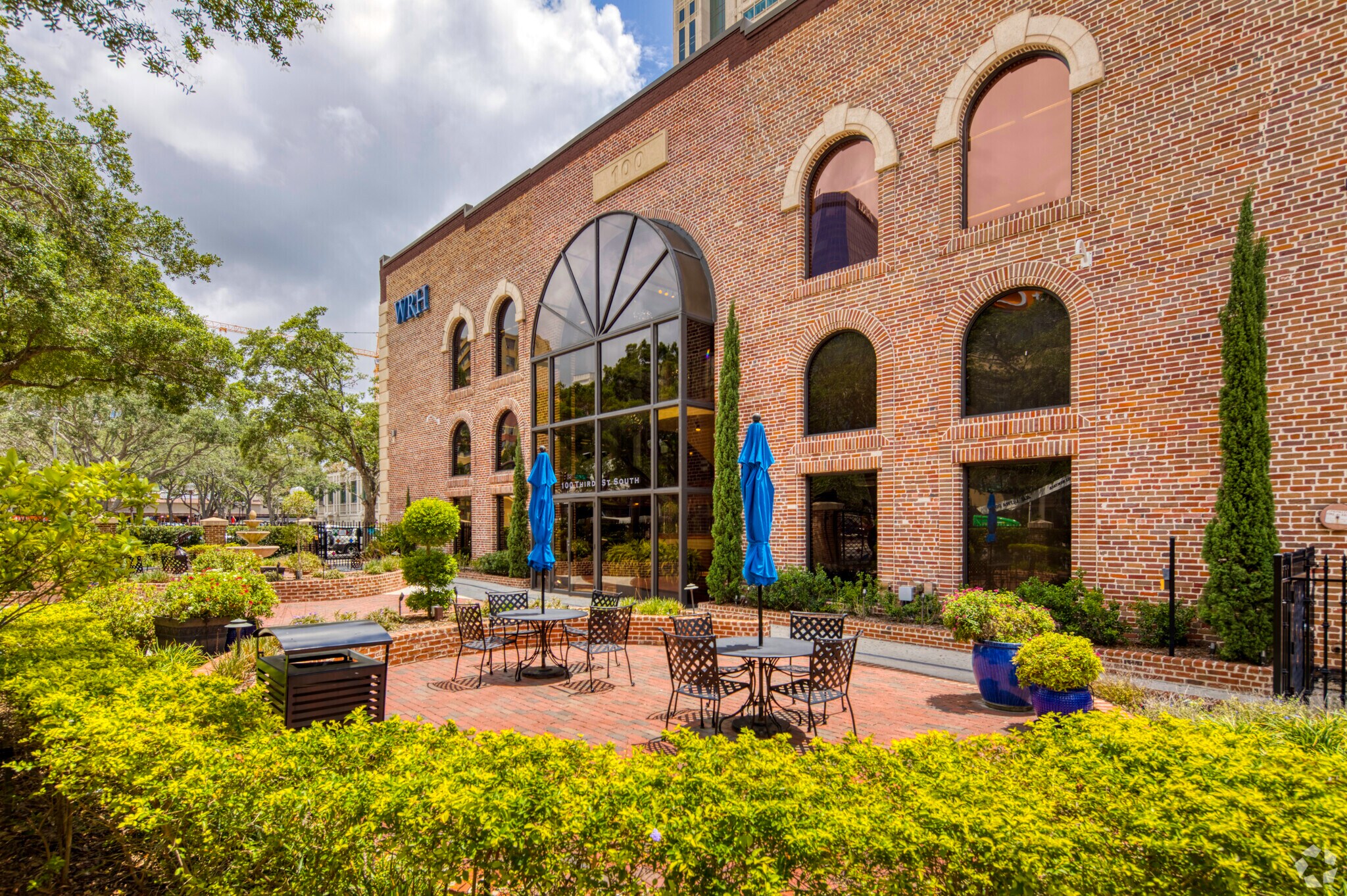 100 3rd St S, Saint Petersburg, FL à louer Photo principale– Image 1 sur 38