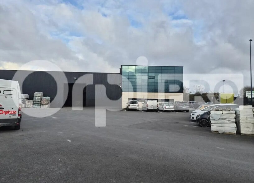 Local d’activités dans Ormes à louer - Photo de l’immeuble – Image 2 sur 12