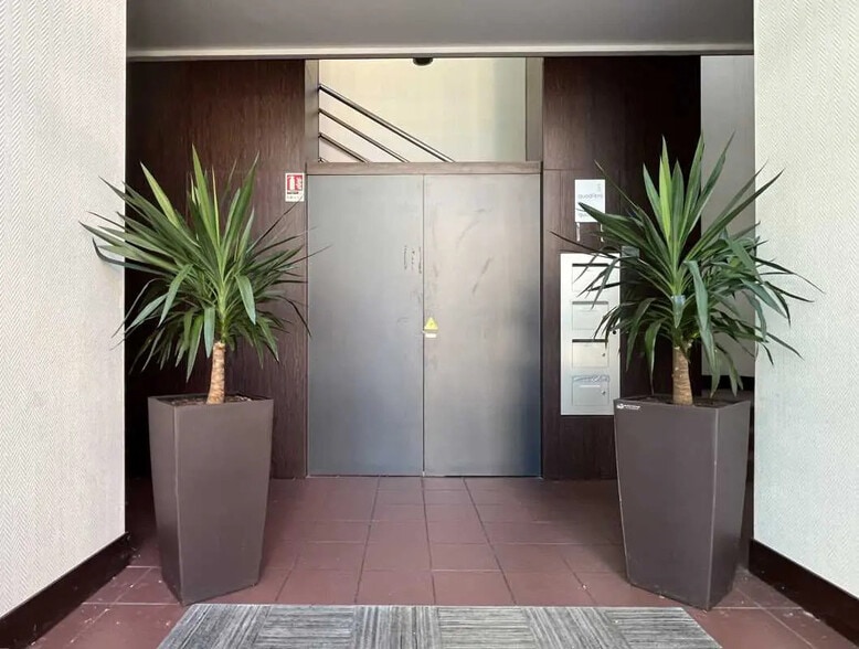 Bureau dans SAINT-DIDIER-AU-MONT-D'OR à vendre - Photo de l’immeuble – Image 2 sur 17