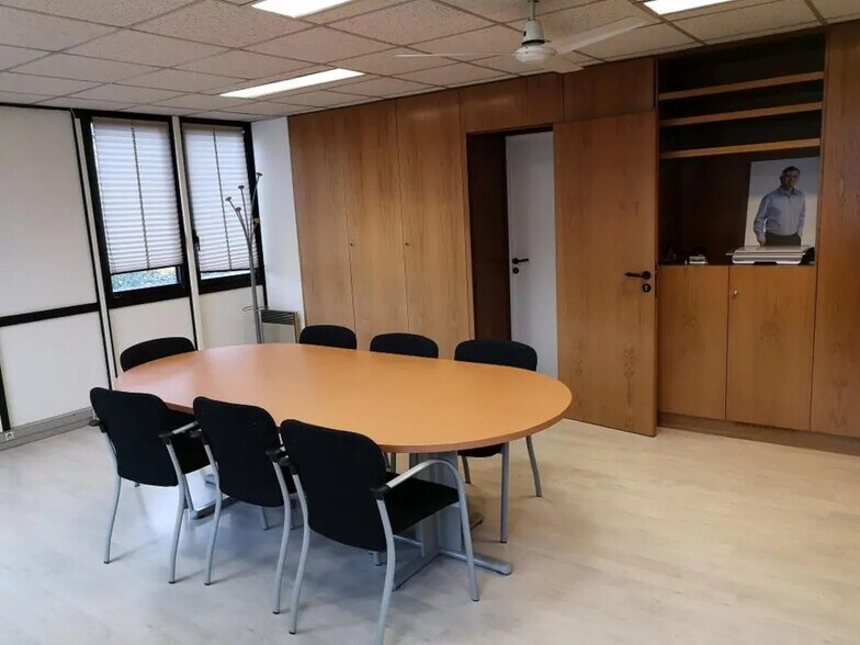 Bureau dans Saint-Germain-en-Laye à louer - Photo de l’immeuble – Image 3 sur 8