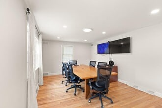 32 Prince St, Danvers, MA à louer Photo intérieure– Image 1 sur 27