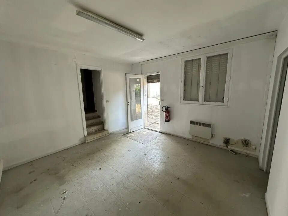 Local d'activités dans Champigny-sur-Marne à vendre Photo de l’immeuble– Image 1 sur 8