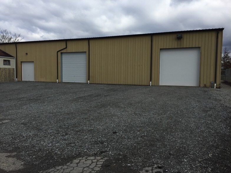 421 8th Ave, Sutersville, PA à louer - Photo de l’immeuble – Image 1 sur 4