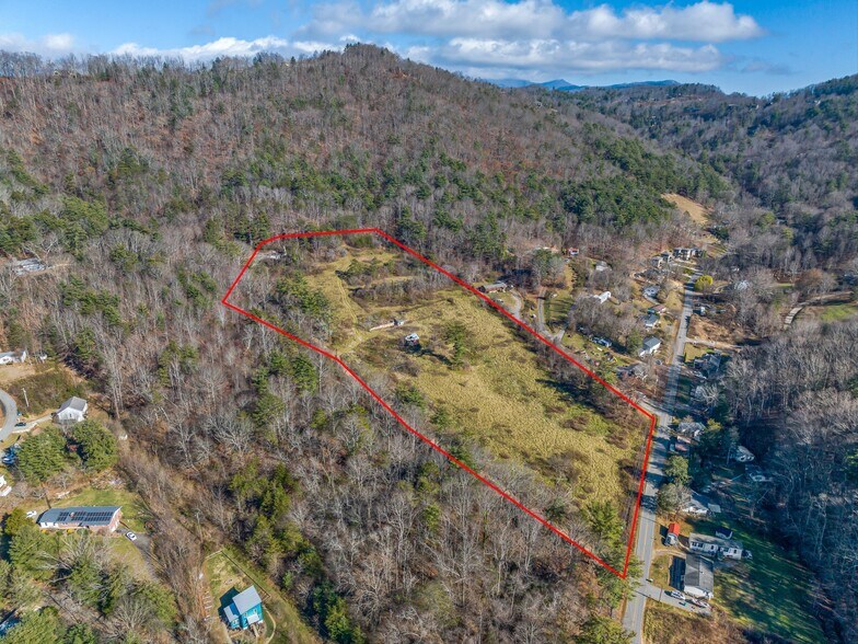 300 Baird Cove Rd, Asheville, NC à vendre - Photo de l’immeuble – Image 2 sur 41