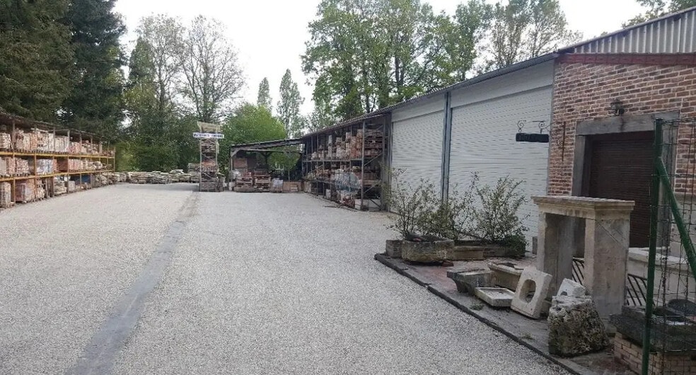 Local d'activités dans Coullons à vendre - Photo de l’immeuble – Image 1 sur 4