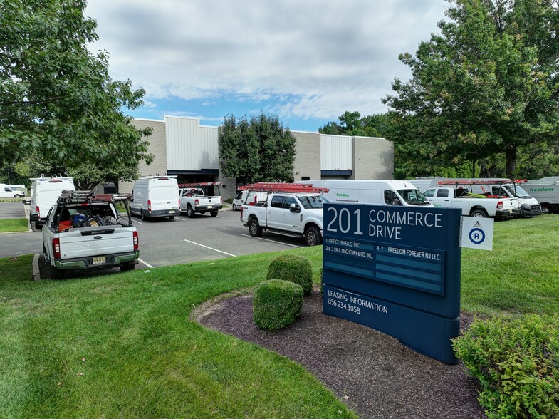 201 Commerce Dr, Moorestown, NJ à louer - Photo de l’immeuble – Image 3 sur 3