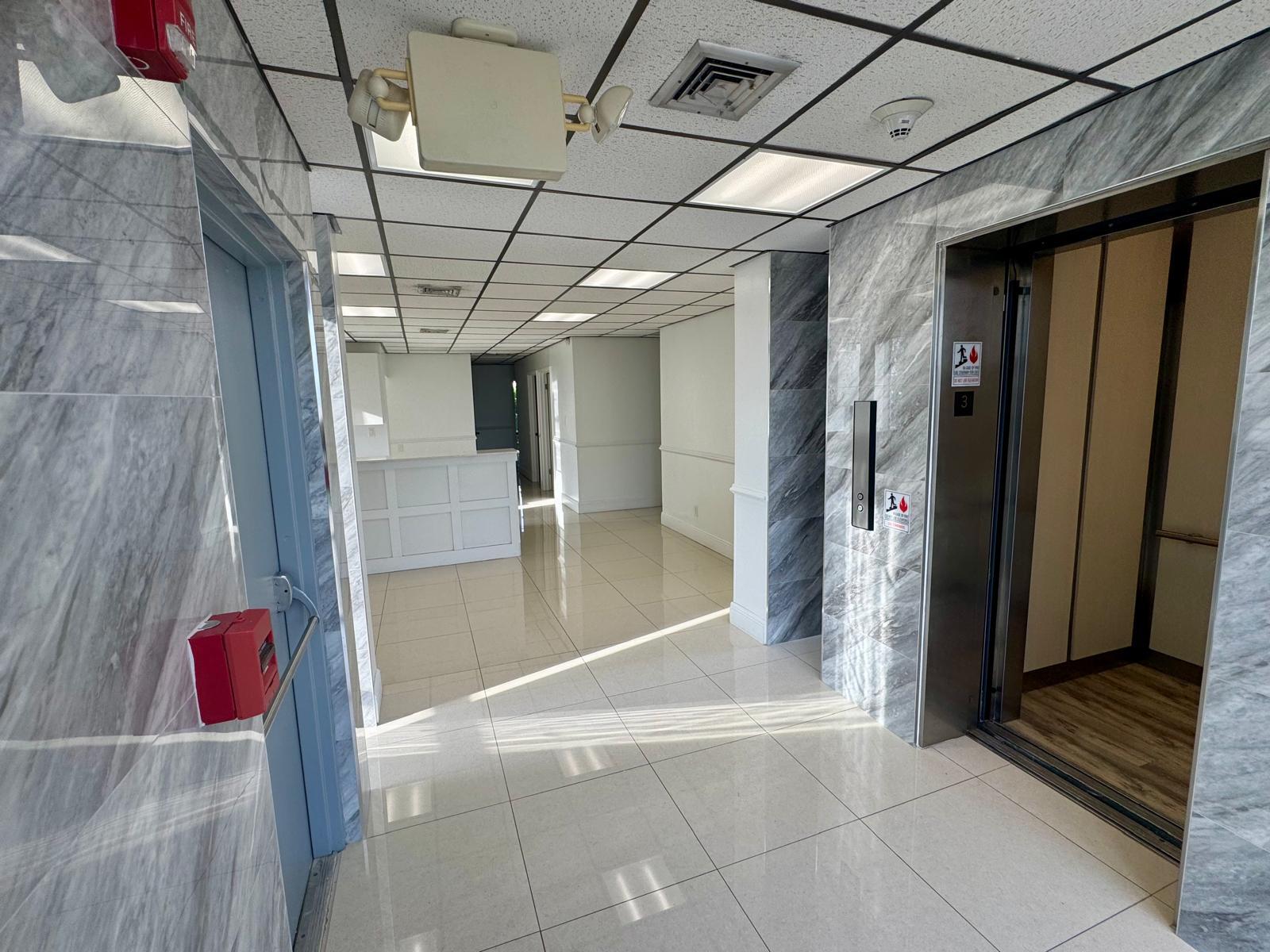 2161 E Commercial Blvd, Fort Lauderdale, FL à louer Photo intérieure– Image 1 sur 6