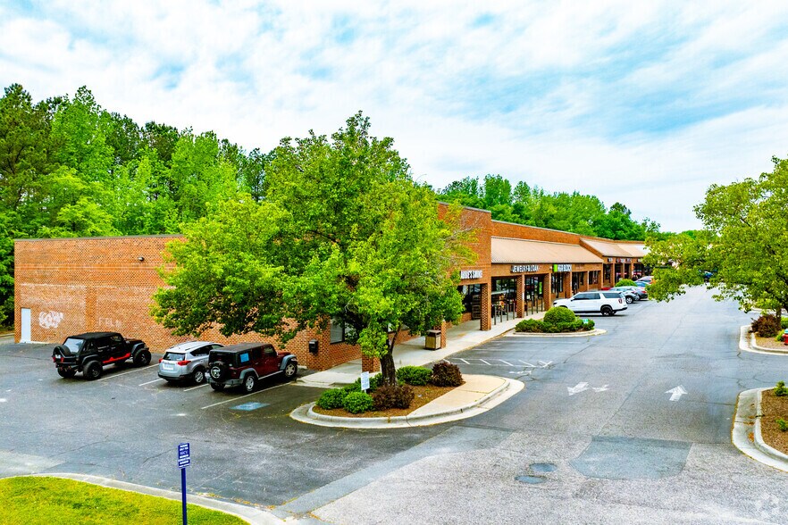 817-909 N Smithfield Rd, Knightdale, NC à louer - Photo principale – Image 1 sur 12