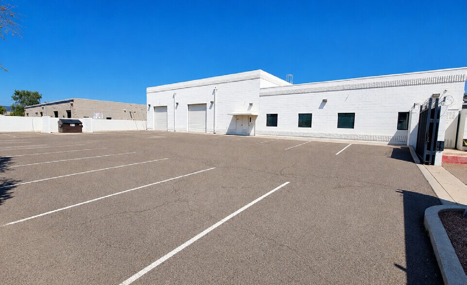 728 N Monterey St, Gilbert, AZ à louer - Photo de l’immeuble – Image 3 sur 9