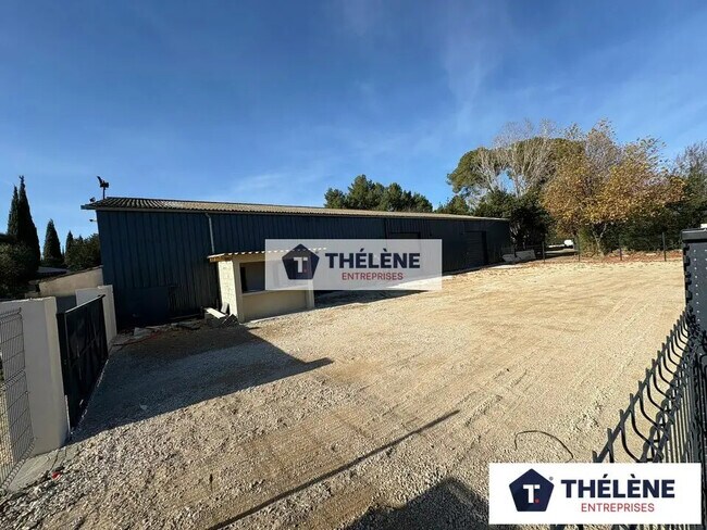 Plus de détails pour Local d'activités à louer