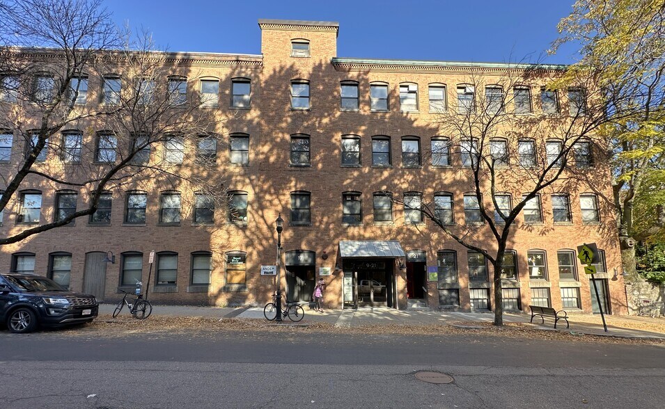 9-21 Station St, Brookline, MA à louer - Photo de l’immeuble – Image 3 sur 20