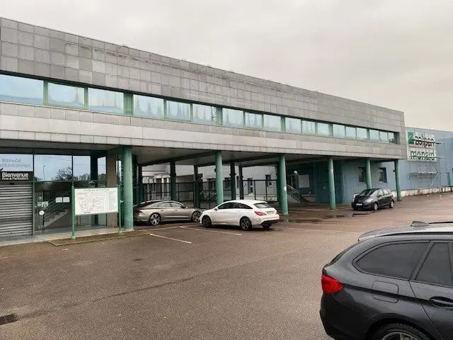 Local d’activités dans Chalon-sur-Saône à louer - Photo de l’immeuble – Image 1 sur 7