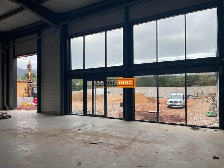 Local d'activités dans Ollioules à vendre - Photo intérieure – Image 2 sur 8