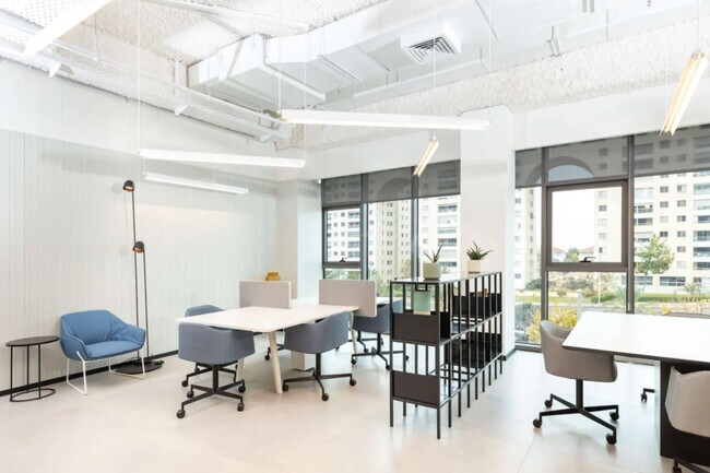 Plus de détails pour 655 Rue René Descartes, Aix-en-Provence - Bureau à louer