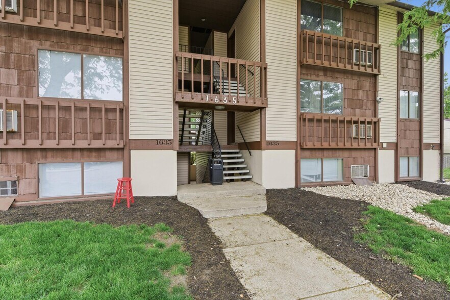 1631 Jackson Ln, Middletown, OH à vendre - Photo de l’immeuble – Image 2 sur 40