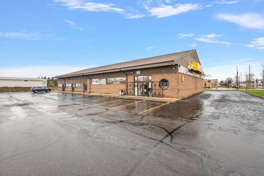5625-5655 18 Mile Rd, Sterling Heights, MI à vendre - Photo de l’immeuble – Image 2 sur 40