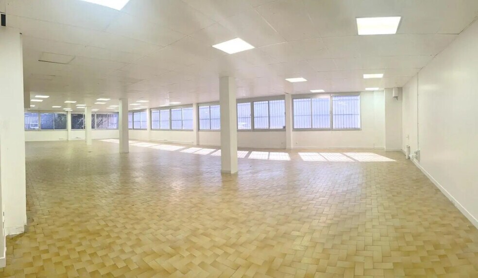 Bureau dans Argenteuil à louer - Photo de l’immeuble – Image 2 sur 16