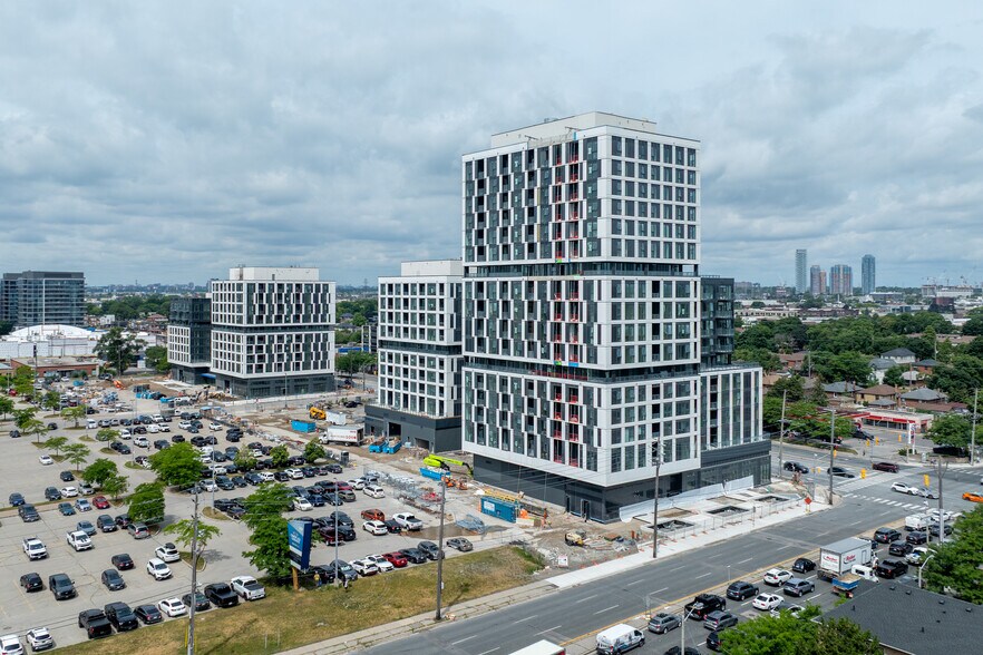 1007 The Queensway, Toronto, ON à vendre - Photo de la construction – Image 2 sur 3