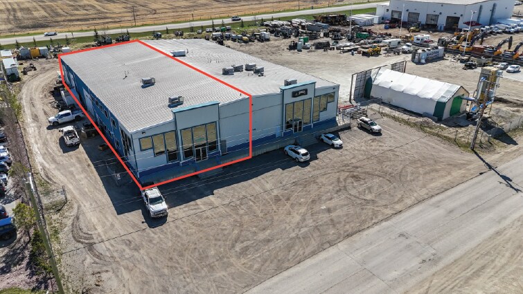 609B Mccool Street, Crossfield, Crossfield, AB à louer - Photo de l’immeuble – Image 1 sur 7