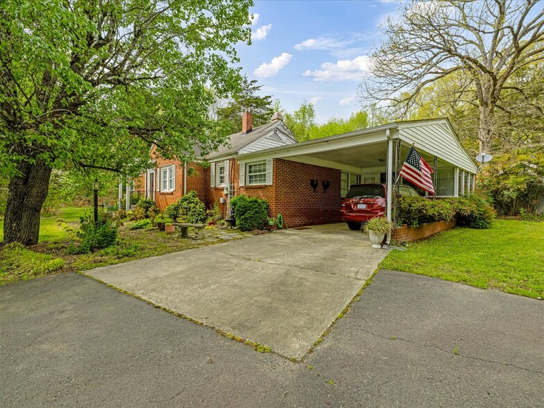 13604 US Highway 64 W, Siler City, NC à vendre - Photo principale – Image 1 sur 21