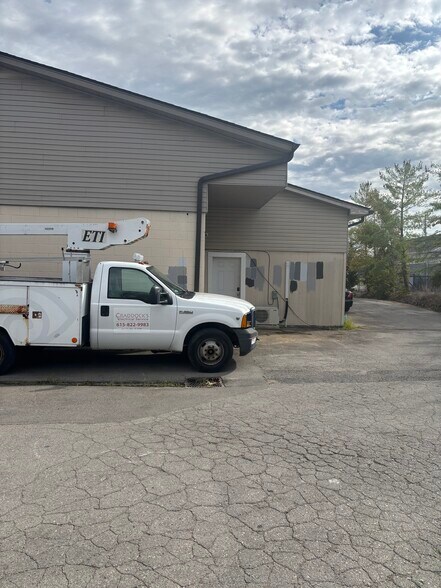 65 New Shackle Island Rd, Hendersonville, TN à louer - Photo de l’immeuble – Image 2 sur 15