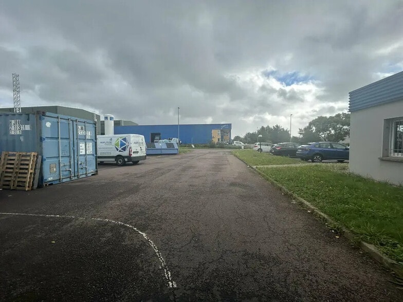 Local d'activités dans Saint-Avold à vendre - Photo de l’immeuble – Image 3 sur 14