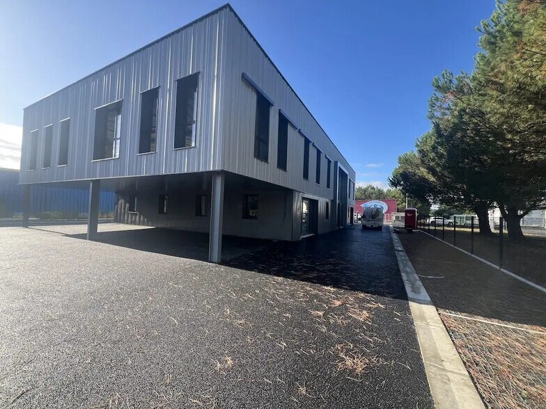 Local commercial dans Gujan-Mestras à louer - Photo de l’immeuble – Image 3 sur 11