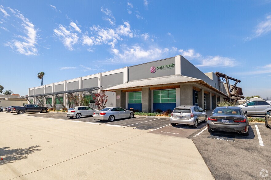 901 W Alameda Ave, Burbank, CA à louer - Photo de l’immeuble – Image 1 sur 14