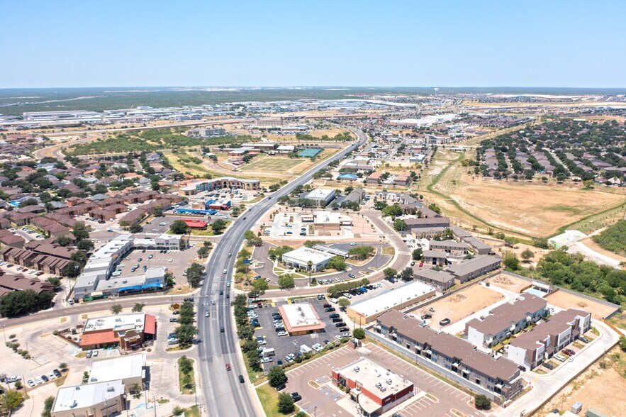 9803 Sterling Loop, Laredo, TX à louer - Photo de l’immeuble – Image 1 sur 5