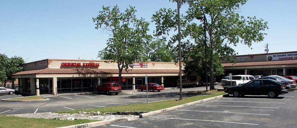 7517-7523 Cameron Rd, Austin, TX à louer - Photo de l’immeuble – Image 2 sur 13