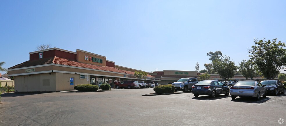 903-947 Otay Lakes Rd, Chula Vista, CA à louer - Photo de l’immeuble – Image 2 sur 3