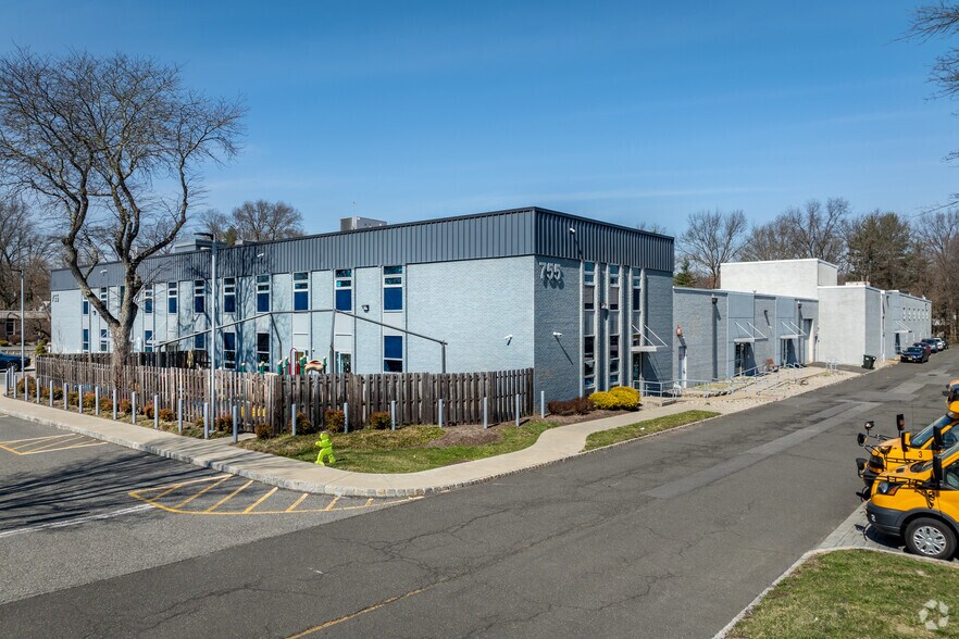 755 Central Ave, New Providence, NJ à louer - Photo de l’immeuble – Image 2 sur 6