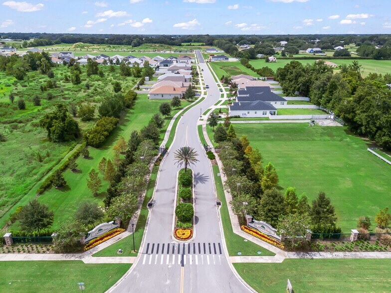 NE 125th Loop, Oxford, FL à vendre - Photo de l’immeuble – Image 2 sur 12