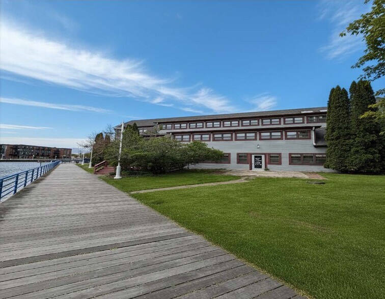 Downtown Sheboygan South Pier District portefeuille de 2 biens à vendre sur LoopNet.fr - Photo de l’immeuble – Image 2 sur 3