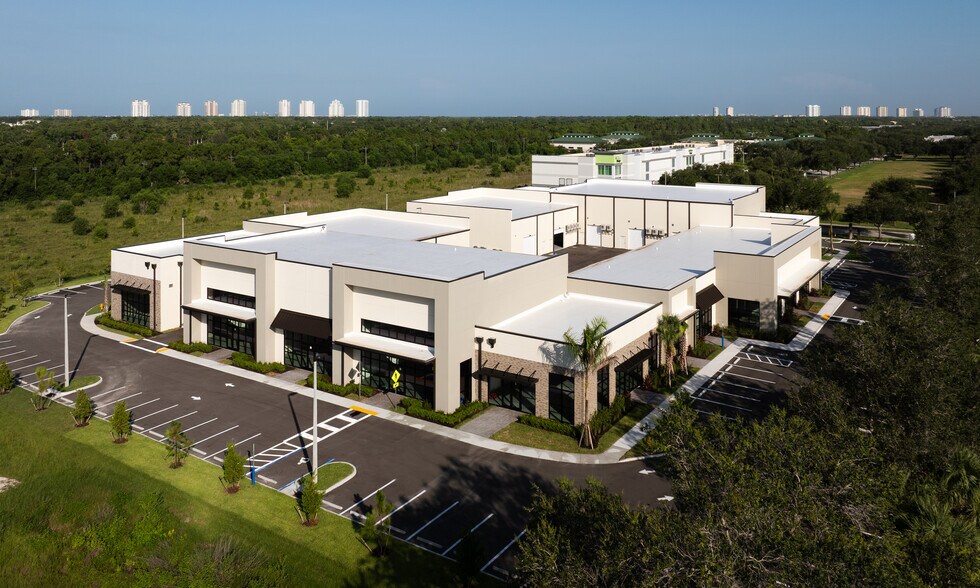 9606 Bernpine Ct, Bonita Springs, FL à louer - Photo de l’immeuble – Image 3 sur 5