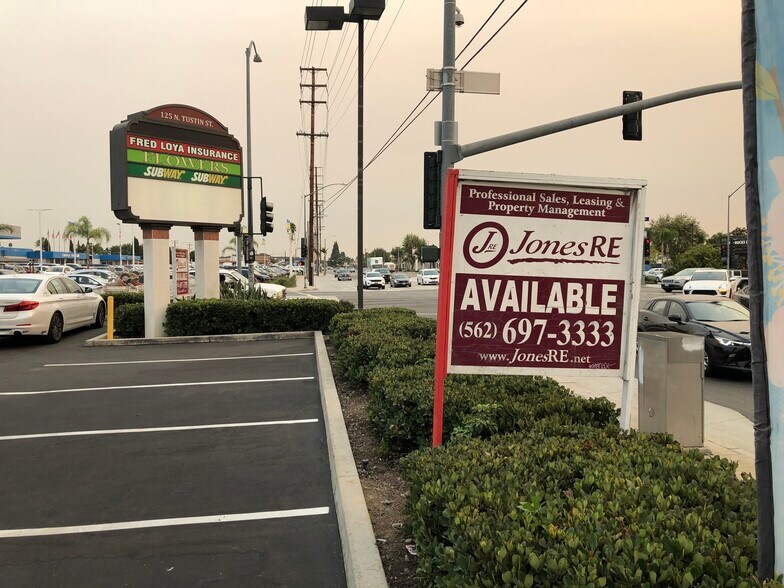 125 N Tustin St, Orange, CA à louer - Photo de l’immeuble – Image 1 sur 3