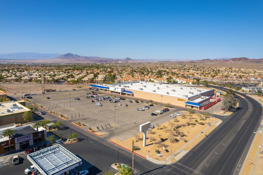 732-748 S Racetrack Rd, Henderson, NV à vendre - Photo de l’immeuble – Image 2 sur 5