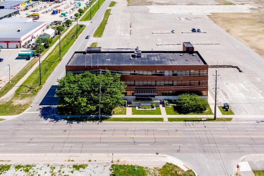 174 West St, Orillia, ON à vendre - Photo de l’immeuble – Image 2 sur 13