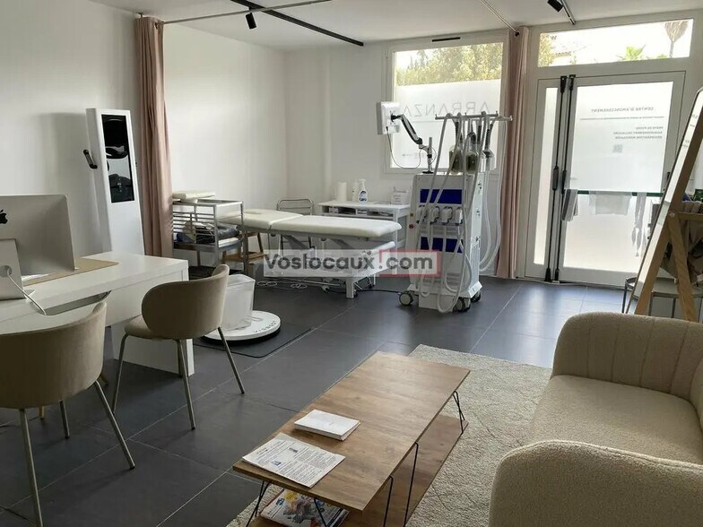 Bureau dans Antibes à louer - Photo de l’immeuble – Image 3 sur 4