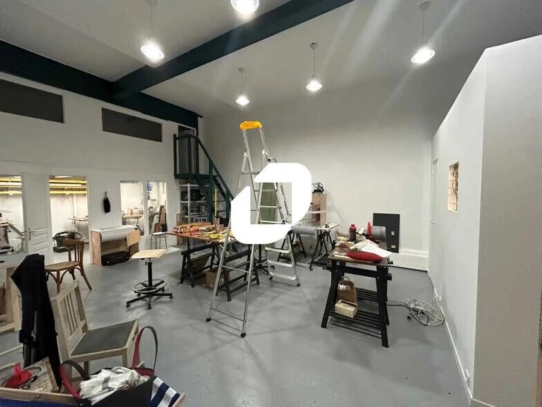 Local d’activités dans Ivry-sur-Seine à louer - Photo de l’immeuble – Image 3 sur 8