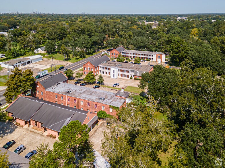 660 N Foster Blvd, Baton Rouge, LA à louer - Photo de l’immeuble – Image 3 sur 4